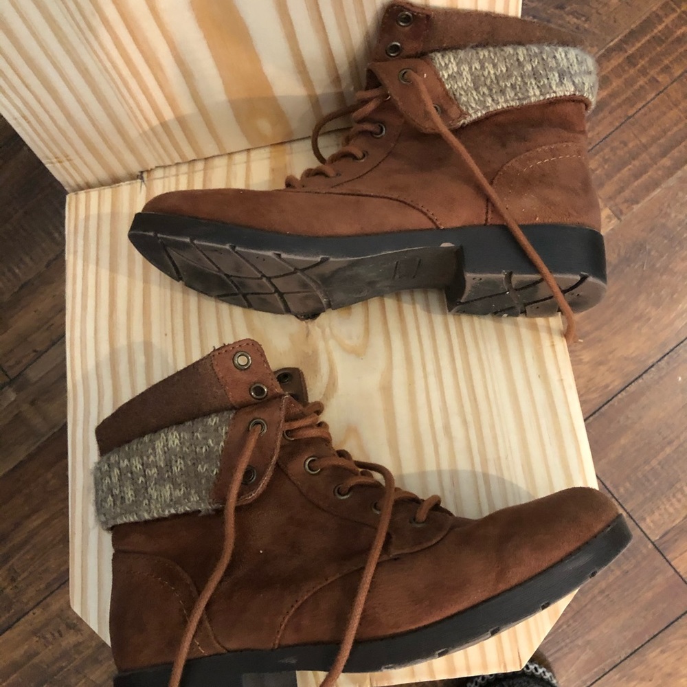 Boots - Picture 5 of 5